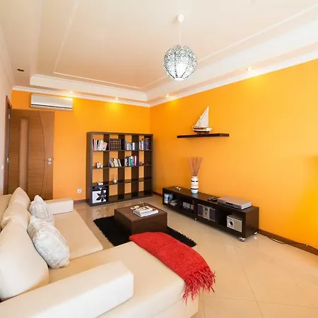 Feels Like Sunny Flat Apartment
