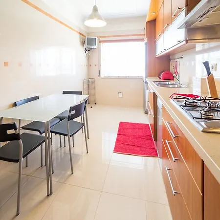 Apartment Feels Like Sunny Flat *