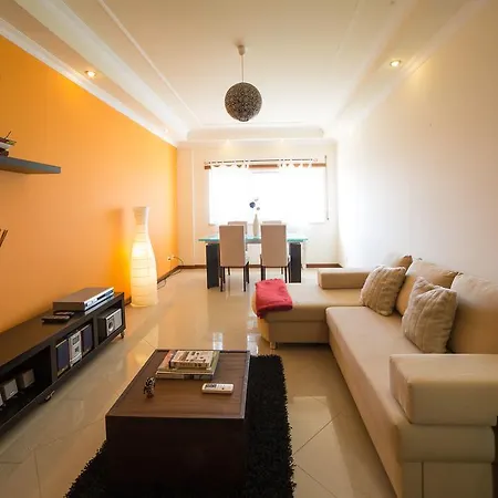 Feels Like Sunny Flat Apartmán